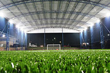 Campo de futebol completo profissional