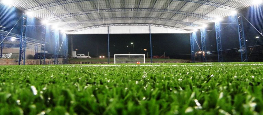 Campo de futebol grama sintética construção